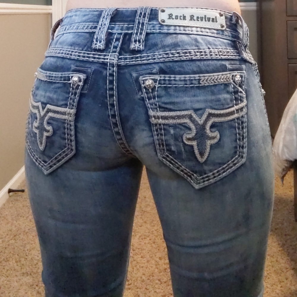 Rock revival straight leg Jean 26